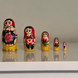 Vintage Nesting Dolls 🌸✨
